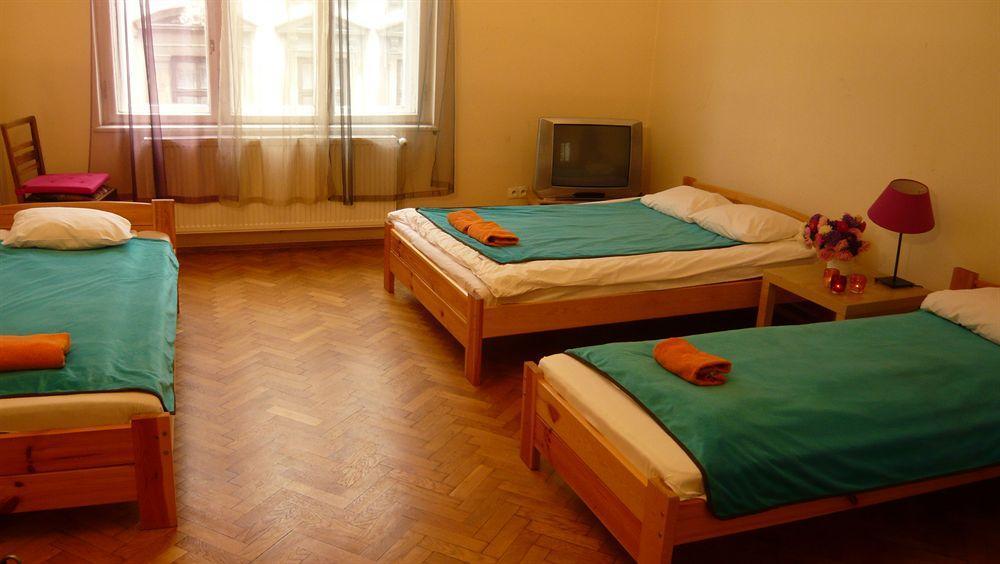 Hostel Aston *